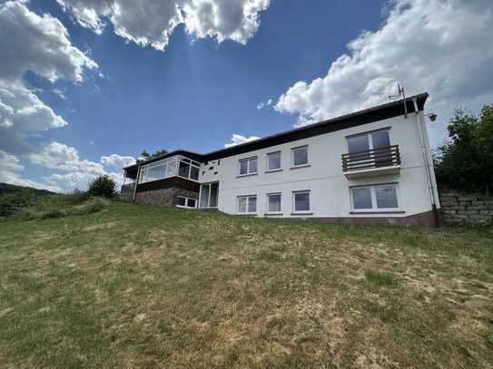 Geräumiges und neuwertiges 9-Raum-Einfamilienhaus mit EBK in Haiger