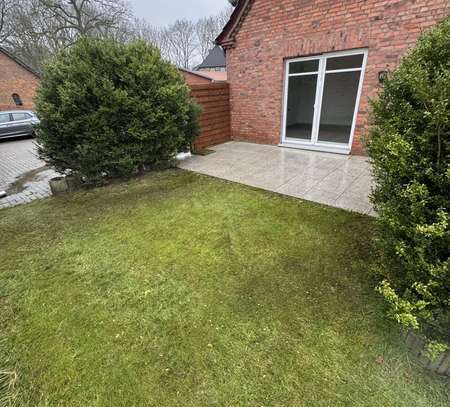 Sanierte 2-Raum-Terrassenwohnung mit Balkon und Einbauküche in Halvesbostel