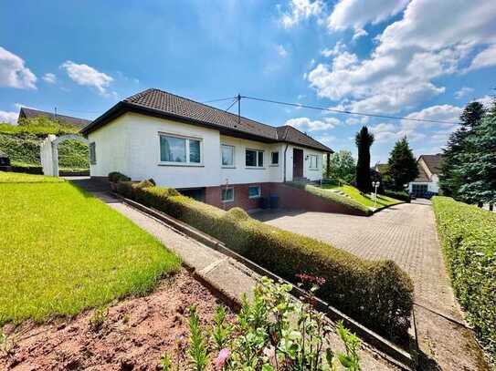 Bausendorf | Bungalow | ca. 5.604 m² Grundstück | ca. 143 m² Wohnfläche | Ortsrand