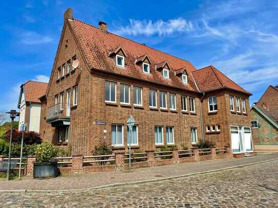 Helle, lichtdurchflutete Gewerberäume im Altstadtkern der Schlossstadt Klütz