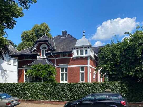 Vorstadtvilla mit viel Platz und schönem Garten