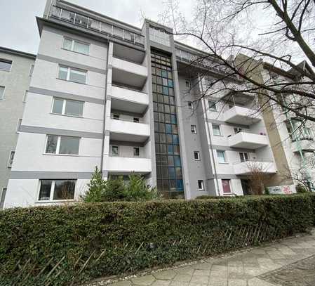 Schöne helle 1 Zimmer - Wohnung mit großem Balkon