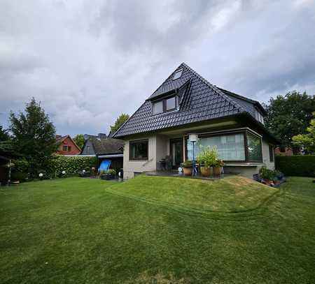 Gepflegtes Einfamilienhaus mit Doppelgarage und Garten