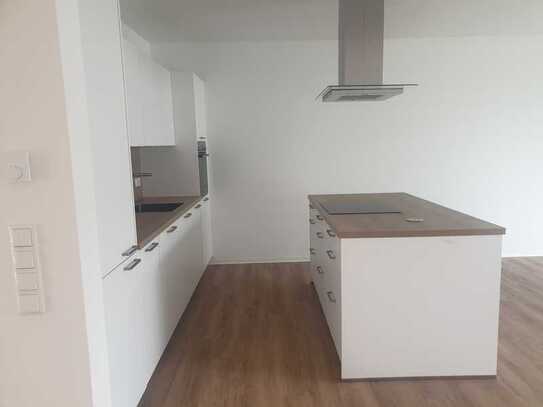 Moderne Terrassenwohnung mit Balkon, Einbauküche und Stellplatz – barrierefrei