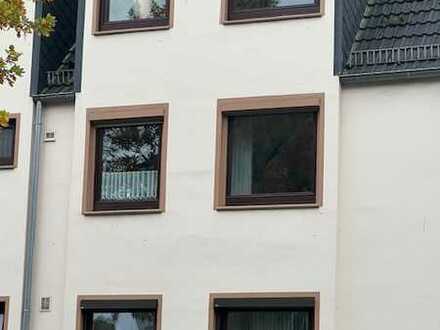 Gepflegte Wohnung mit drei Zimmern und Balkon in Bremen