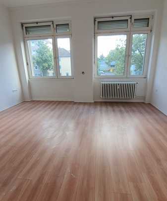 Sehr schöne renovierte 4 Zimmer Wohnung im Vorderen Westen, Kassel zu vermieten *Mit Balkon*