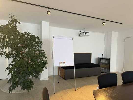 Moderne Büroräume mit Ausstellung oder Lagerfläche