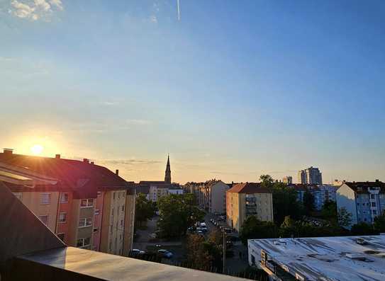 Top gepflegte 2-Zimmer-Maisonette-Wohnung mit Dachloggia & Tiefgaragen-Stellplatz in zentraler Lage