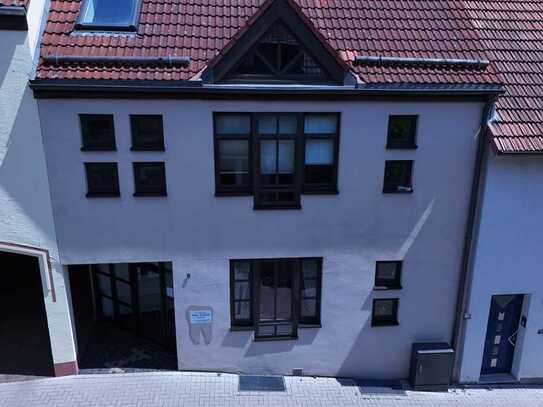 Wohn- und Geschäftshaus in zentraler Lage Hünfeld * Maisonette WOHNEN und im Erdgeschoss ARBEITEN *