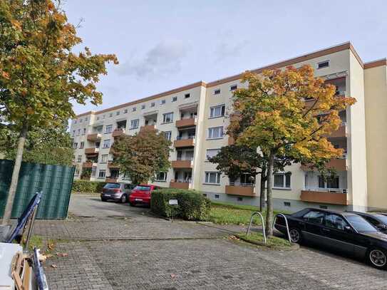 Helle 3 Zimmer Wohnung mit Balkon und Mainblick