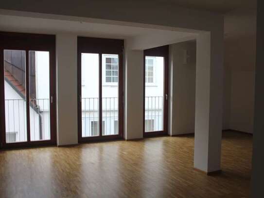 Neubau: 3,5-Zi.-Maisonette-Whg.+EBK u. Dachterrasse mitten in ÖHR