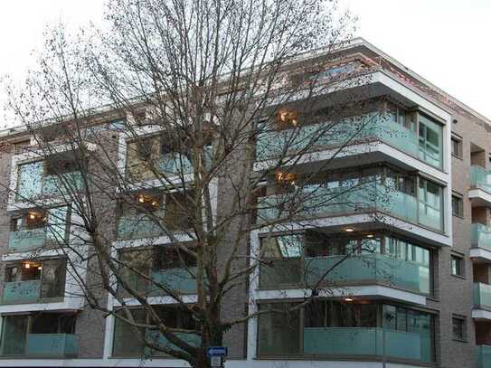 Mitten in der Stadt - Wohnen am Hospitalplatz - 2-Zimmer-Wohnung mit Balkon und EBK