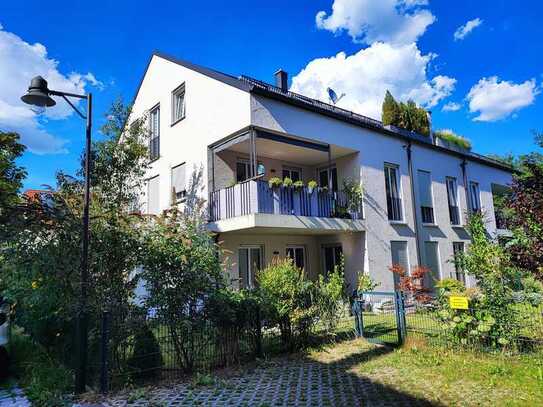 Zweitbezug mit Südbalkon, Aufzug und EBK: 3-Zimmer-Wohnung in Unterbiberg