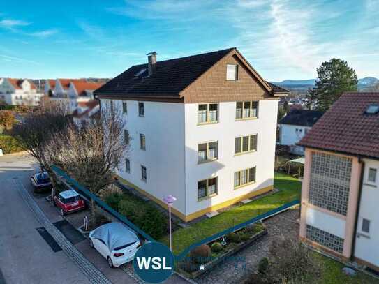 Stattliches Wohnhaus mit 3 Wohnungen, 4 Garagen, 2 Stellplätzen und Garten in guter Lage von Wernau