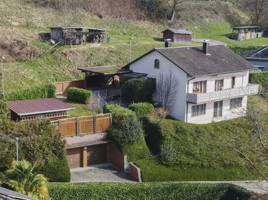 Einfamilienhaus mit Doppelgarage, Carport u. Garten in ruhiger Hang-Lage in 79341 Kenzingen-Bombach