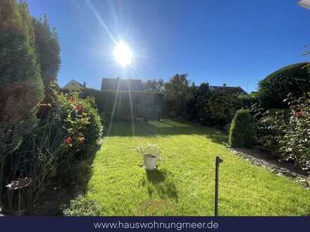 Traumhaftes Wohnen in Brake: Zentrale Wohnung mit malerischem Garten und Balkonblick