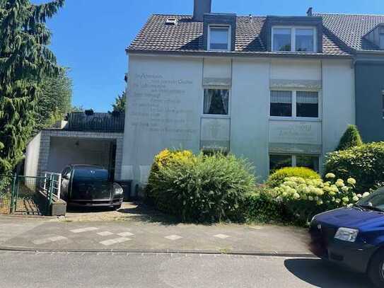 Jetzt oder Nie!Kapitalanlage!Gepflegtes 3 Familienhaus mit freier Wohnung im EG.