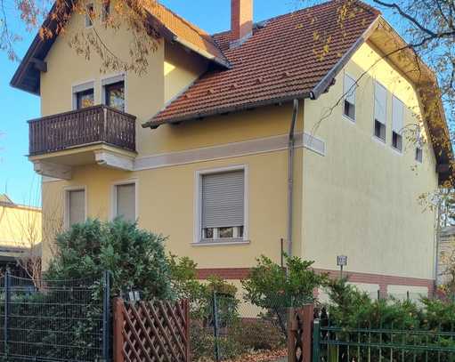 "Unverbastelte" Altbau-Perle - originales Landhaus in Villenkolonie