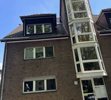 Stilvolle, geräumige und neuwertige 5-Zimmer-Wohnung mit Balkon und Terrasse in Duisburg