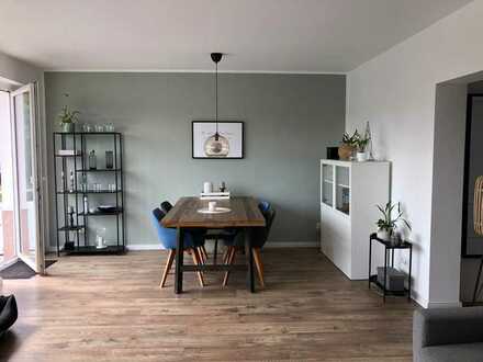In Duesseldorf: Gepflegte Wohnung mit zwei Zimmern und Balkon