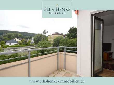 Schöne, sehr gepflegte 3-Zimmer-Wohnung mit Balkon und moderner Einbauküche.