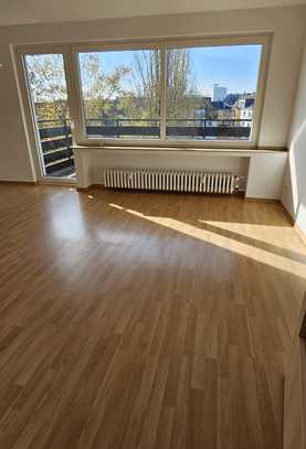 Helle 3 Zimmer-Wohnung mit großem sonnigen Balkon in Duisburg Neudorf