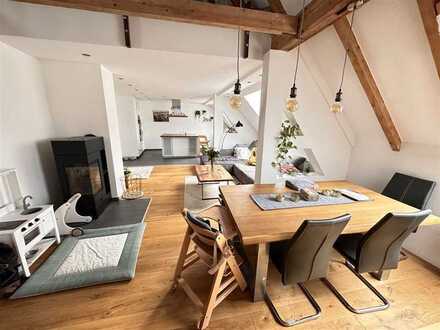 Das Haus im Haus! 
Einziehen und wohlfühlen. Moderne Maisonette Wohnung mit Kamin