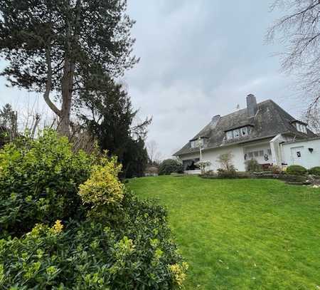 D-Urdenbach Freistehende Villa!!!Einmalige Chance mit Rheinblick..Die richtige Entscheidung für 2024