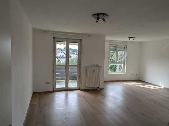 Schöne 2-Zimmer Wohnung mit Balkon und Einbauküche in Dobel