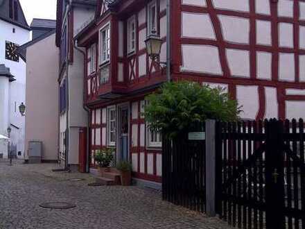 FACHWERKHAUS MIT HISTORISCHER GESCHICHTE IM HERZEN DER ALTSTADT VON IDSTEIN!