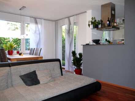 Wunderschöne 2-Raum-Wohnung mit Terrasse und kleinem Gartenanteil in top Lage (von privat)