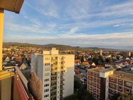 Freie Weitsicht. SUPER HELLE Wohnung mit vielen Gestaltungsmöglichkeiten 3-5 Zimmer möglich. Prov...