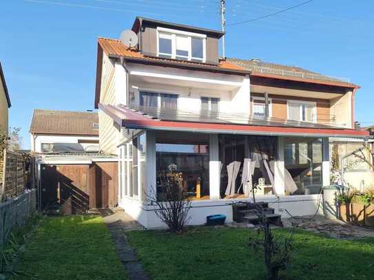 Doppelhaushälfte mit großem Wintergarten, Garage, Carport PV-Anlage & Zisterne.