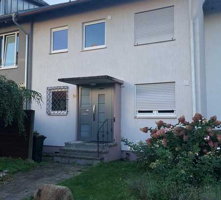 Großes Reihenwohnhaus in ruhiger Wohnlage mit Garten