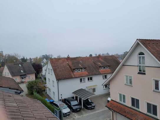 Freundliche und sanierte 3-Zimmer-Dachgeschosswohnung mit Balkon in Kressbronn am Bodensee