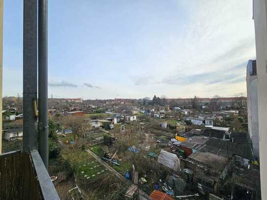 Mit Einbauküche und Balkon!!