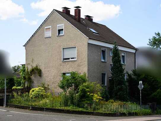 Zweifamilienhaus mit ausgebautem Dachgeschoss und großem Garten in Bergisch Gladbach - Paffrath