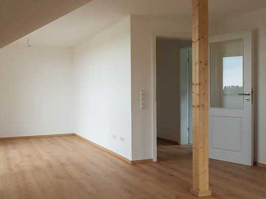 Neuwertige 2,5-Zimmer Dachgeschosswohnung 64m² mit Balkon