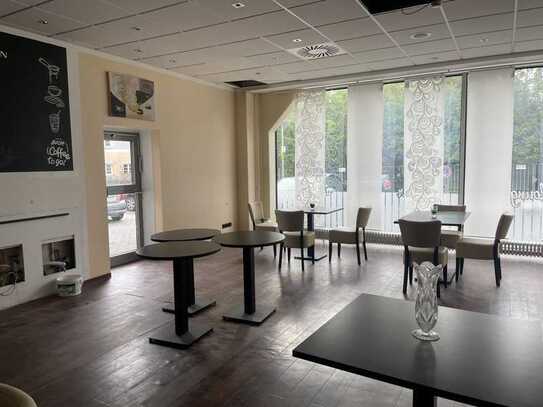 Attraktive Catering-Service-Einheit mit Abholstation