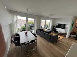 Nachmieter für sonnige Penthouse-Wohnung mit Panorama-Aussicht gesucht!