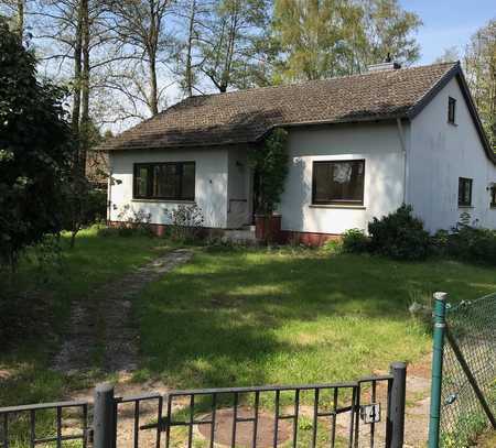 1727 m² Grundstück mit Einfamilienhaus, altem Baumbestand sowie Teich