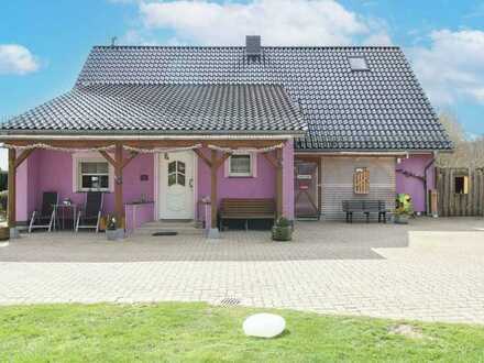 Einfamilienhaus mit Einliegerwohnung/Ferienwohnung und Außenpool bei Lübeck