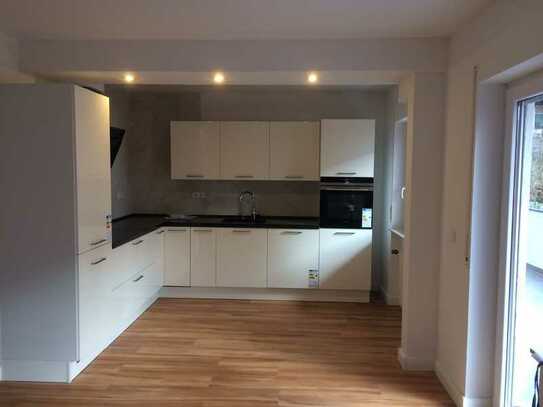 Exklusive 2-Zimmer Wohnung mit hochwertiger Küche in Aschaffenburg-Damm