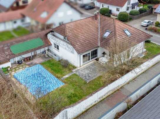 Rülzheim: Hübscher Bungalow aus den 90ern mit ausgebautem Dach in ruhiger Lage