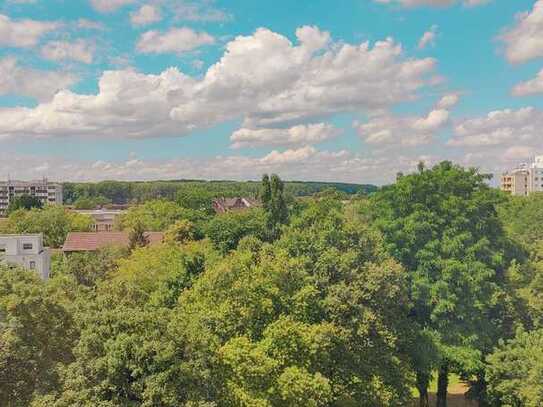 Freiwerdende 3-Zim.-EW mit Süd-West-Loggia mit Fernblick + TG-Platz in Porz-Mitte!