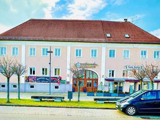 Pension mit 8 Schlafzimmer, Betriebsleiterwohnung, Hochzeitsaal, und Restaurant mit Biergarten