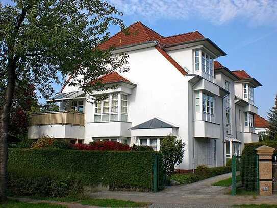 Dachgeschoss in Zehlendorf mit Balkon und Stellplatz