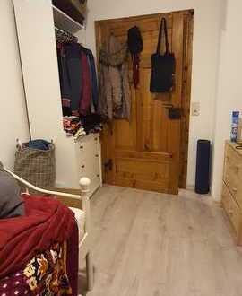 WG-Zimmer verfügbar - mit 2 Küchen und 2 Bädern.