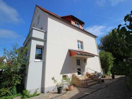 Ideal für Kapitalanleger oder zur Selbstnutzung 3-Parteienhaus mit großzügigem Gartengrundstück