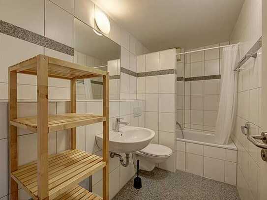 Single bedroom in a 4-bedroom flat, in Bad Cannstatt